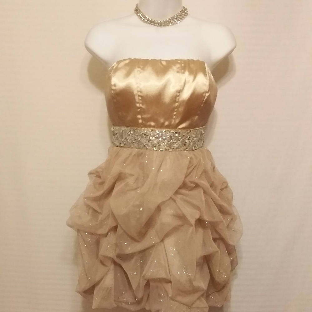 2/$25 CLOSET CLOSING NWT GOLD STRAPLESS DRESS